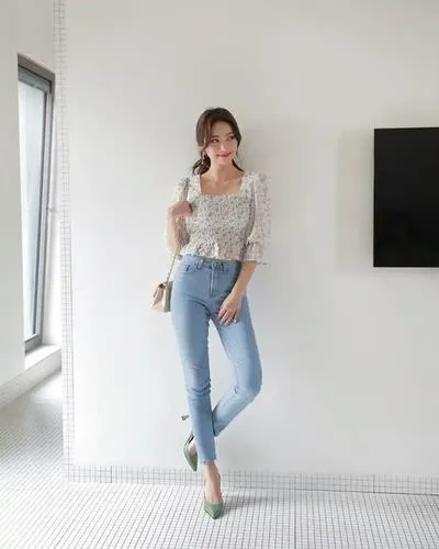 15+ kiểu phối đồ với quần jean từ skinny cho đến jean rách cho cô nàng đam mê thời trang