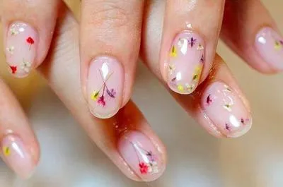 15 mẫu nail hoa khô đẹp và ấn tượng nhất thập kỷ