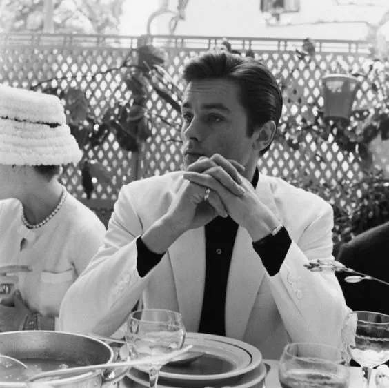 Alain Delon: biểu tượng “bất hảo” của thời trang thập niên 60s