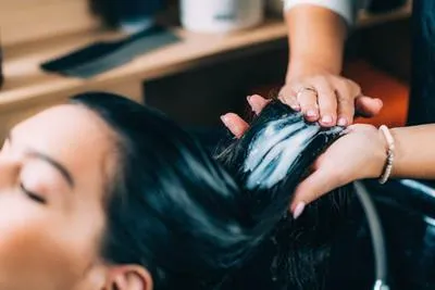 Cách chăm sóc tóc khô xơ và chẻ ngọn chuẩn salon ngay tại nhà chỉ với 5 bước cho mái tóc như mơ