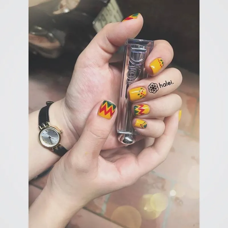 Chuẩn bohemian với bộ nail hoạ tiết thổ cẩm siêu ấn tượng