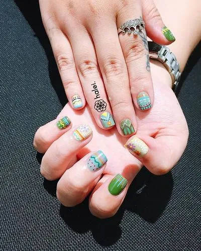 Chuẩn bohemian với bộ nail hoạ tiết thổ cẩm siêu ấn tượng