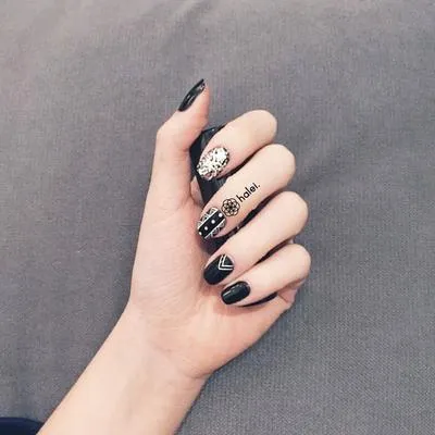 Chuẩn bohemian với bộ nail hoạ tiết thổ cẩm siêu ấn tượng