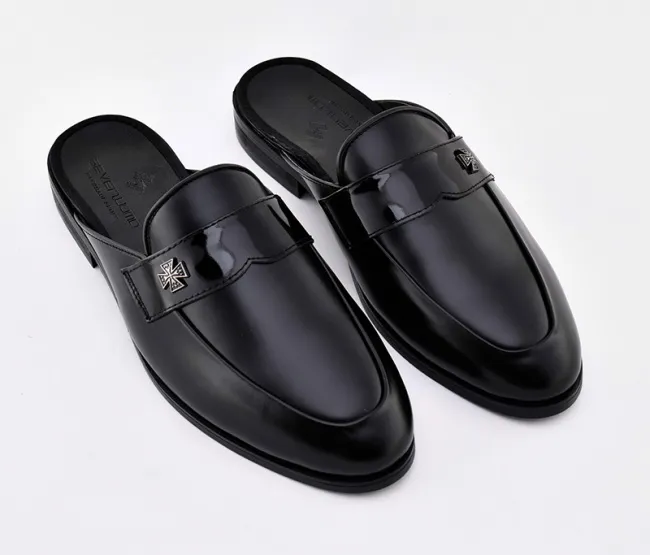 Giày Slippers là gì? Cách phối đồ với giày Slippers đẹp chuẩn phong cách