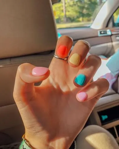 Gợi ý sương sương cho nàng vài mẫu nail phối màu theo đúng xu hướng hiện nay