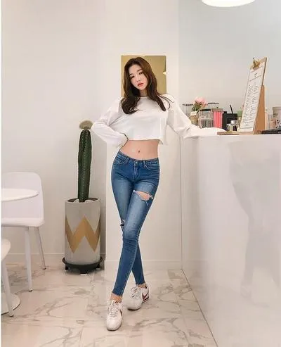 Gợi ý tips mix đồ áo croptop siêu đẹp cho các cô nàng sành điệu