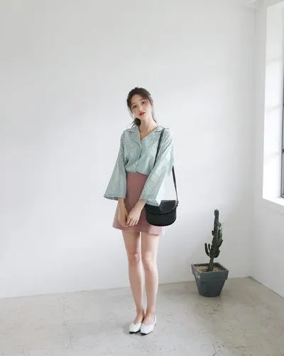 Hóa thân thành những Unnie Hàn Quốc cùng những cách phối đồ với chân váy của nhà Beauties Vietnam