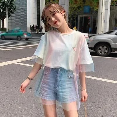 "Học lỏm" bí quyết mặc gì để che bắp tay to của "hot" instagram