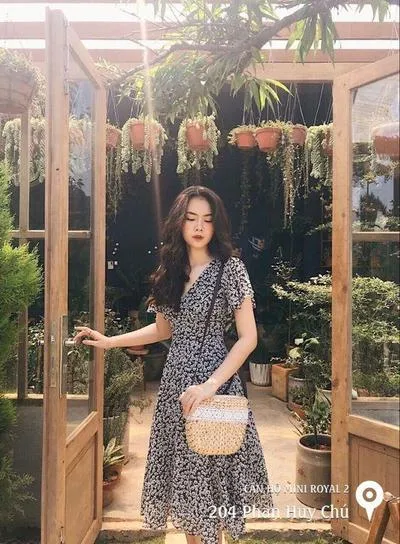 "Học lỏm" bí quyết mặc gì để che bắp tay to của "hot" instagram