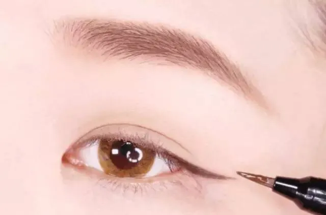 Hướng dẫn cách sử dụng eyeliner cho nàng mới bắt đầu