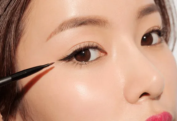 Hướng dẫn cách sử dụng eyeliner cho nàng mới bắt đầu