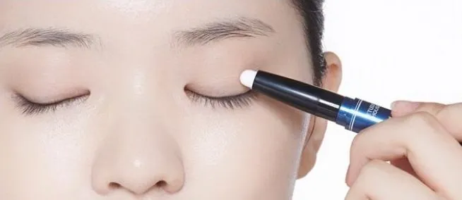 Hướng dẫn cách sử dụng eyeliner cho nàng mới bắt đầu