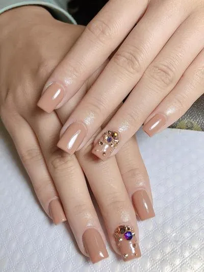 Khám phá mẫu nail đơn giản sang trọng ai cũng mê