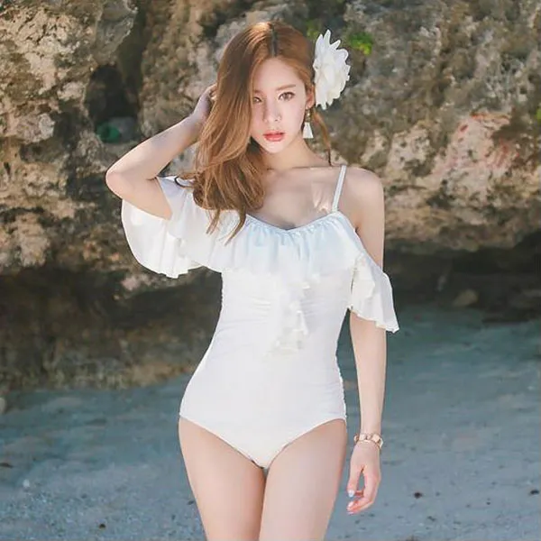 “Lung linh” trong hàng ngàn người nhờ mẫu bikini đi biển đẹp nhất 2021