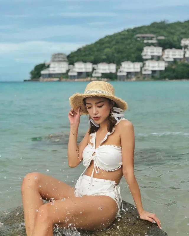 “Lung linh” trong hàng ngàn người nhờ mẫu bikini đi biển đẹp nhất 2021