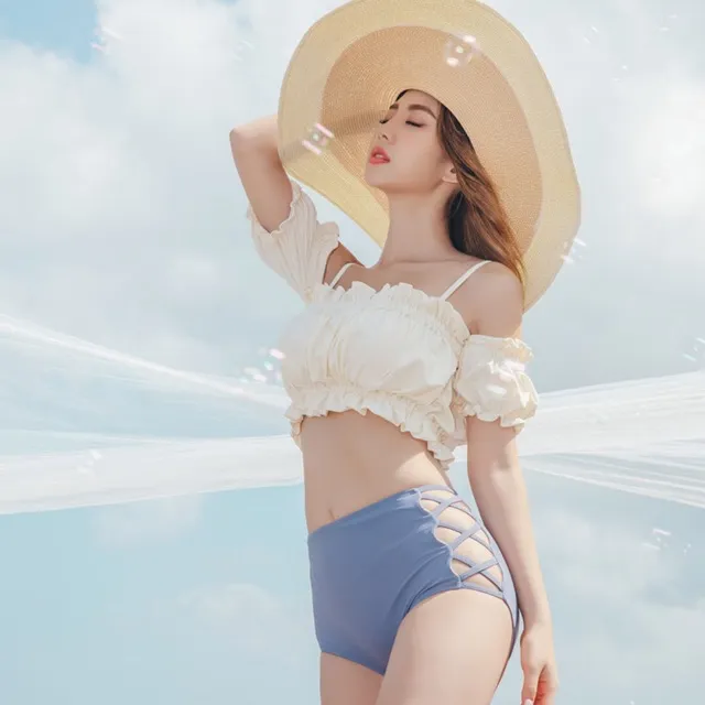 “Lung linh” trong hàng ngàn người nhờ mẫu bikini đi biển đẹp nhất 2021