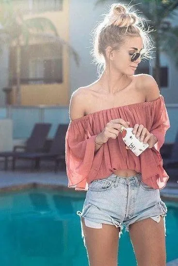 Mách nàng một số cách mix áo trễ vai cho bộ outfit xuống phố thêm thu hút