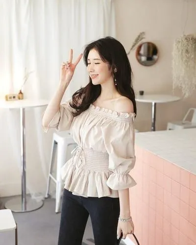 Mix đồ ngày thu chuẩn Hàn với áo blouse ai diện cũng xinh đúng điệu