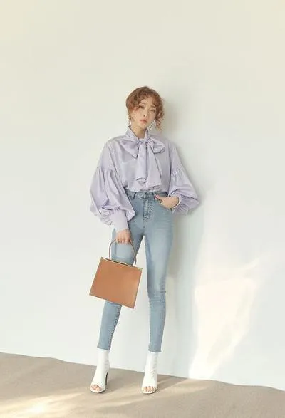 Mix đồ ngày thu chuẩn Hàn với áo blouse ai diện cũng xinh đúng điệu