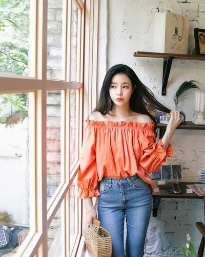 Mix đồ ngày thu chuẩn Hàn với áo blouse ai diện cũng xinh đúng điệu