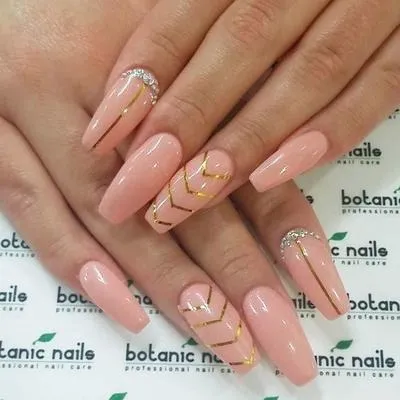 Muôn vàn mẫu nail đẹp “ngất ngây con gà tây” cho nàng điệu đà đi ăn cưới