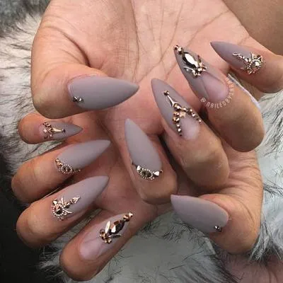 Muôn vàn mẫu nail đẹp “ngất ngây con gà tây” cho nàng điệu đà đi ăn cưới