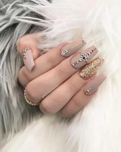 Muôn vàn mẫu nail đẹp “ngất ngây con gà tây” cho nàng điệu đà đi ăn cưới