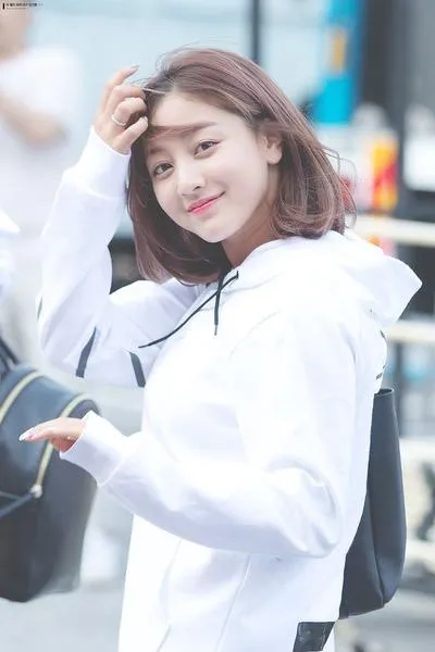 Nhìn Jihyo (TWICE) để học lỏm những kiểu tóc cho mặt tròn quyến rũ