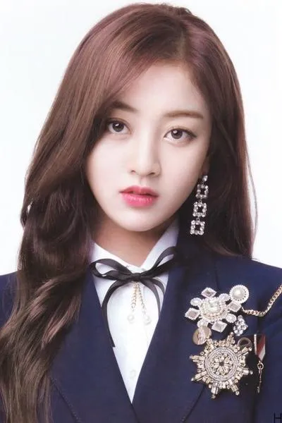 Nhìn Jihyo (TWICE) để học lỏm những kiểu tóc cho mặt tròn quyến rũ