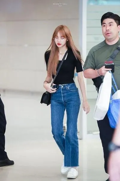 Nhìn Lisa của BlackPink mix trang phục với sneaker trắng mà học tài phối đồ thần thánh