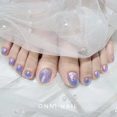 Những mẫu nail chân đính đá khiến chị em không thể ngồi yên