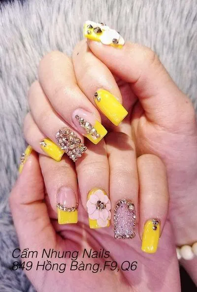 Những mẫu nail màu vàng đẹp mang lại may mắn quanh năm