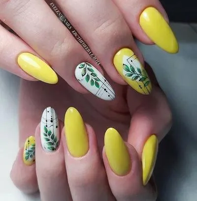 Những mẫu nail màu vàng đẹp mang lại may mắn quanh năm