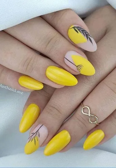 Những mẫu nail màu vàng đẹp mang lại may mắn quanh năm