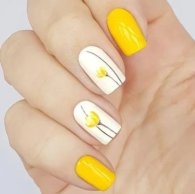 Những mẫu nail màu vàng đẹp mang lại may mắn quanh năm