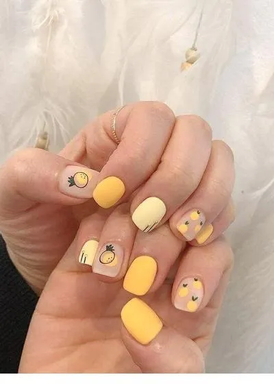 Những mẫu nail màu vàng đẹp mang lại may mắn quanh năm