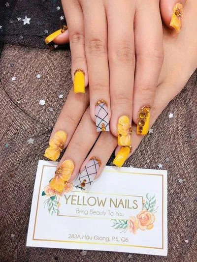 Những mẫu nail màu vàng đẹp mang lại may mắn quanh năm