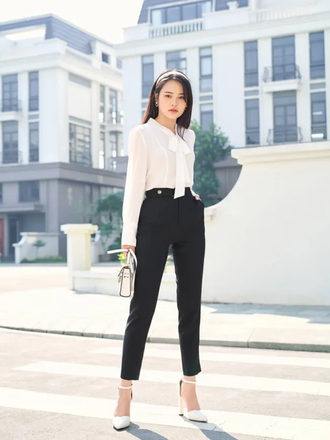 Nữ mặc quần tây mang giày gì để toát lên khí chất fashionista?