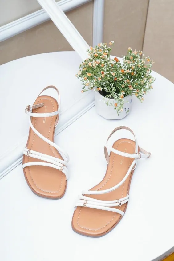 Top 10 Địa chỉ mua sandal không đụng hàng uy tín nhất ở Hà Nội