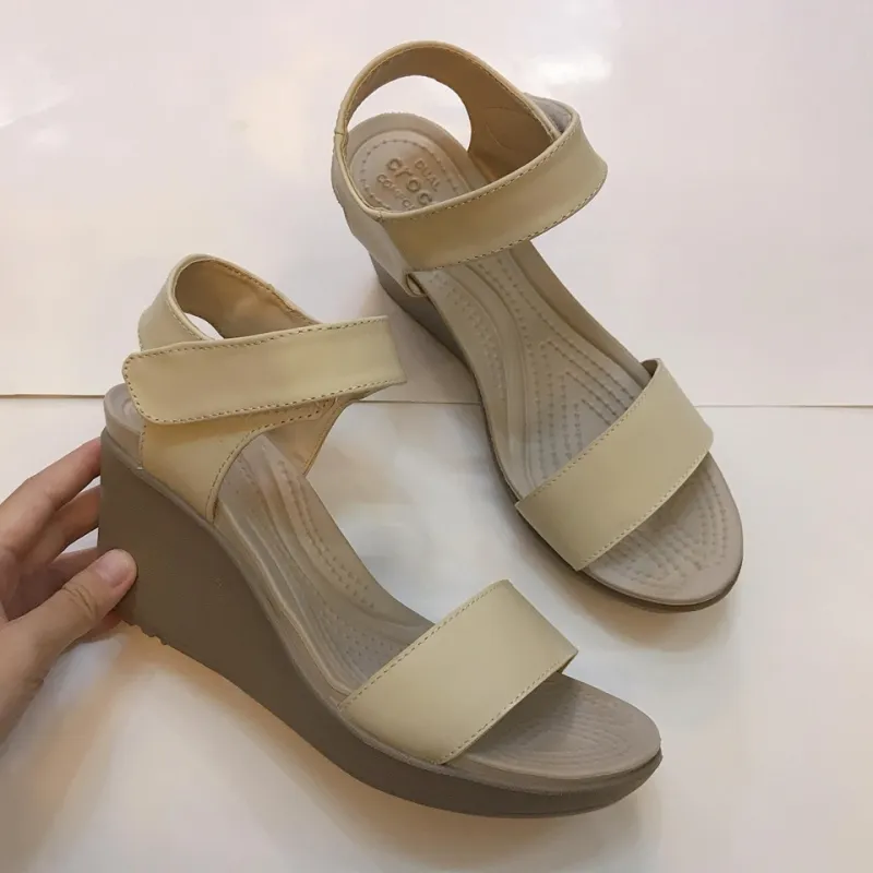 Top 10 Địa chỉ mua sandal không đụng hàng uy tín nhất ở Hà Nội