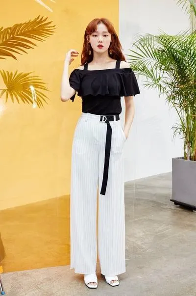 Tuyệt chiêu phối đồ với quần culottes trắng chắc chắn phải biết