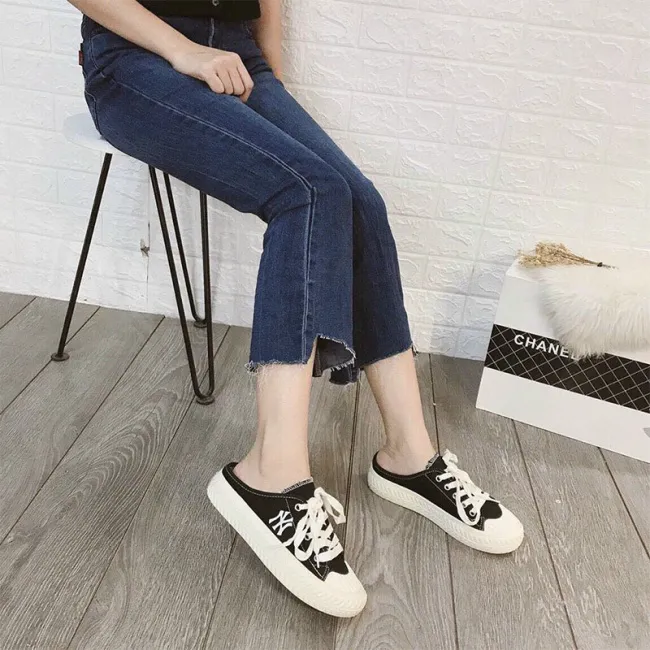 Xu hướng giày đạp gót – Mule sneakers hot nhất 2022